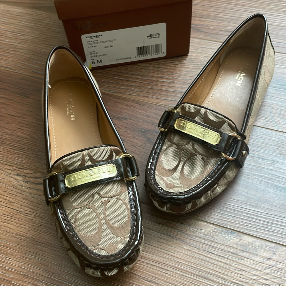 COACH Felisha Loafer khaki